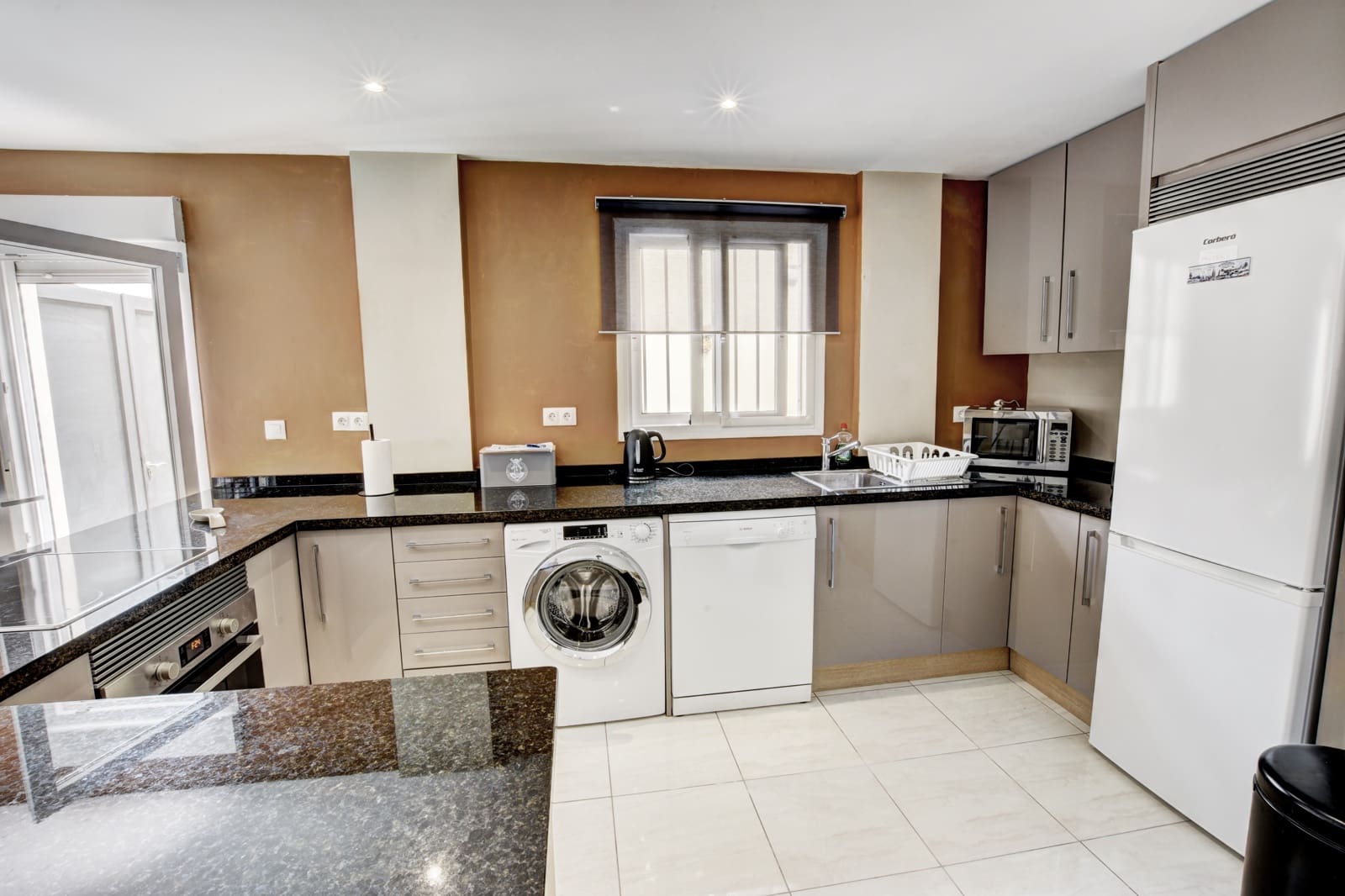 6 bedroom Semi-detached Villa for sale in Benalmadena with pool garage - € 799,000 (Ref: 9699110)