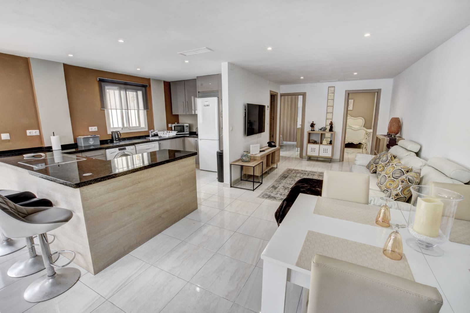 6 bedroom Semi-detached Villa for sale in Benalmadena with pool garage - € 799,000 (Ref: 9699110)