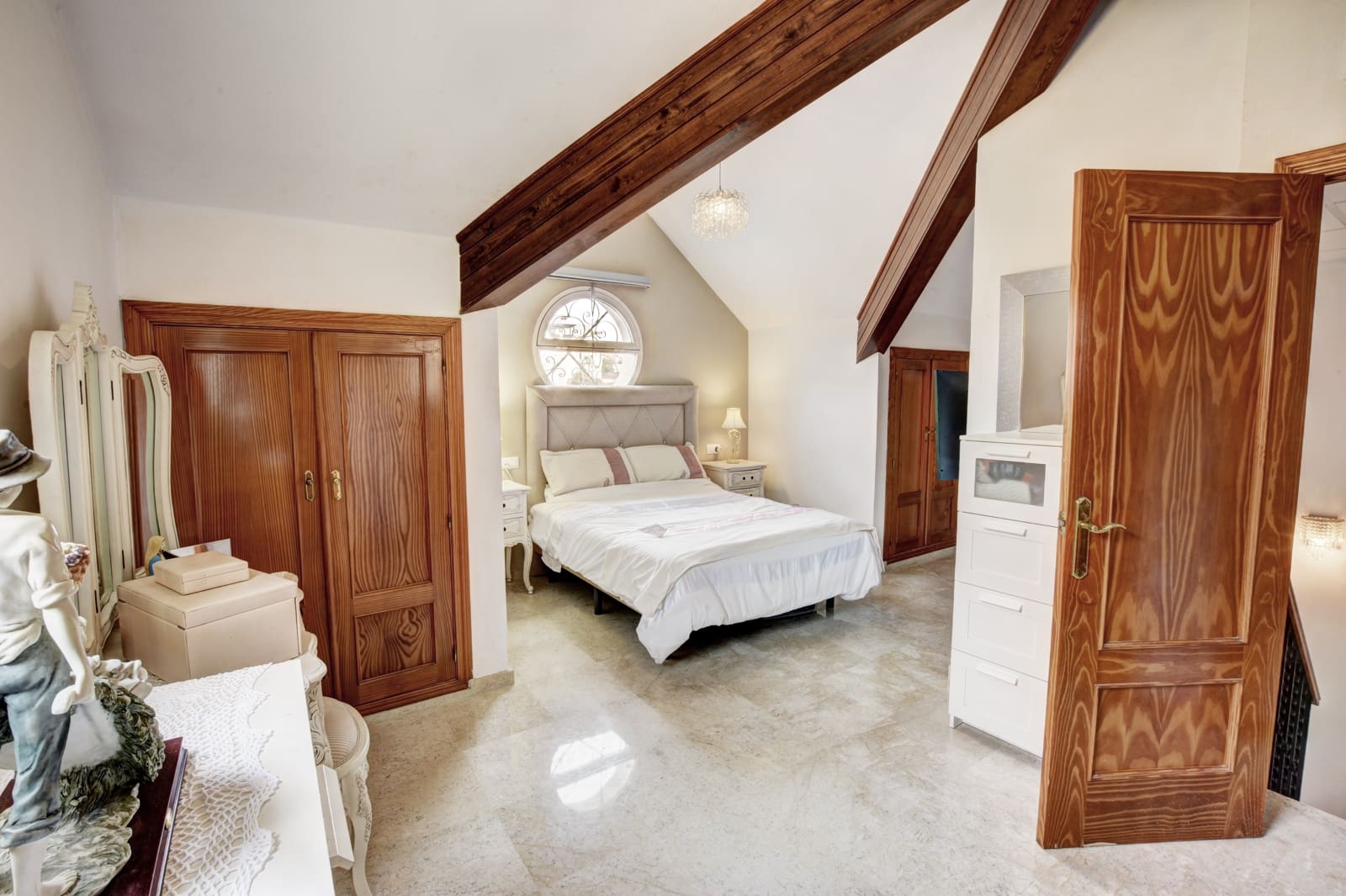 6 bedroom Semi-detached Villa for sale in Benalmadena with pool garage - € 799,000 (Ref: 9699110)