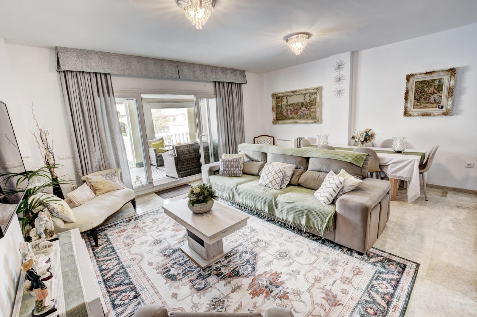 6 bedroom Semi-detached Villa for sale in Benalmadena with pool garage - € 799,000 (Ref: 9699110)