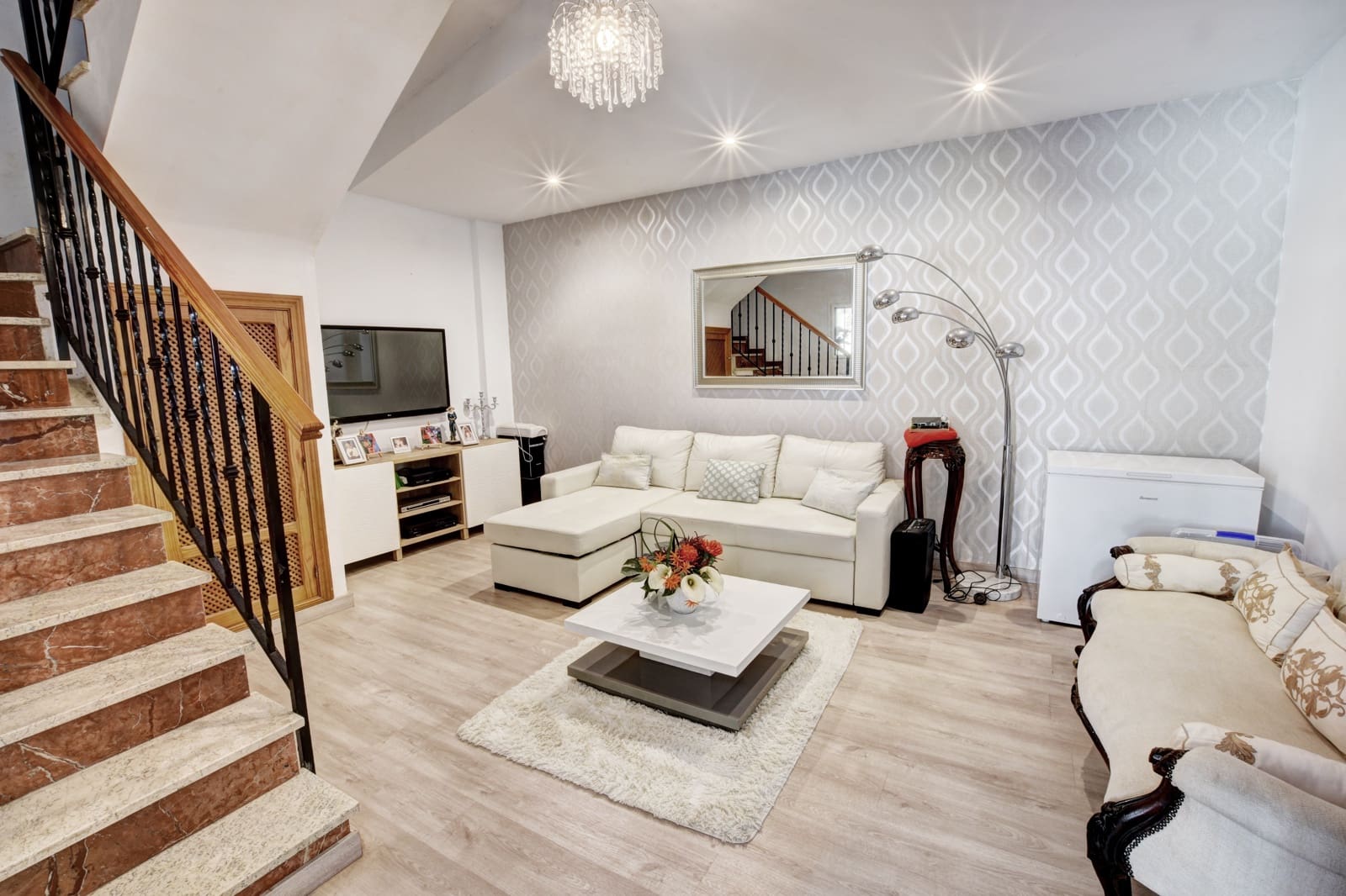 6 bedroom Semi-detached Villa for sale in Benalmadena with pool garage - € 799,000 (Ref: 9699110)