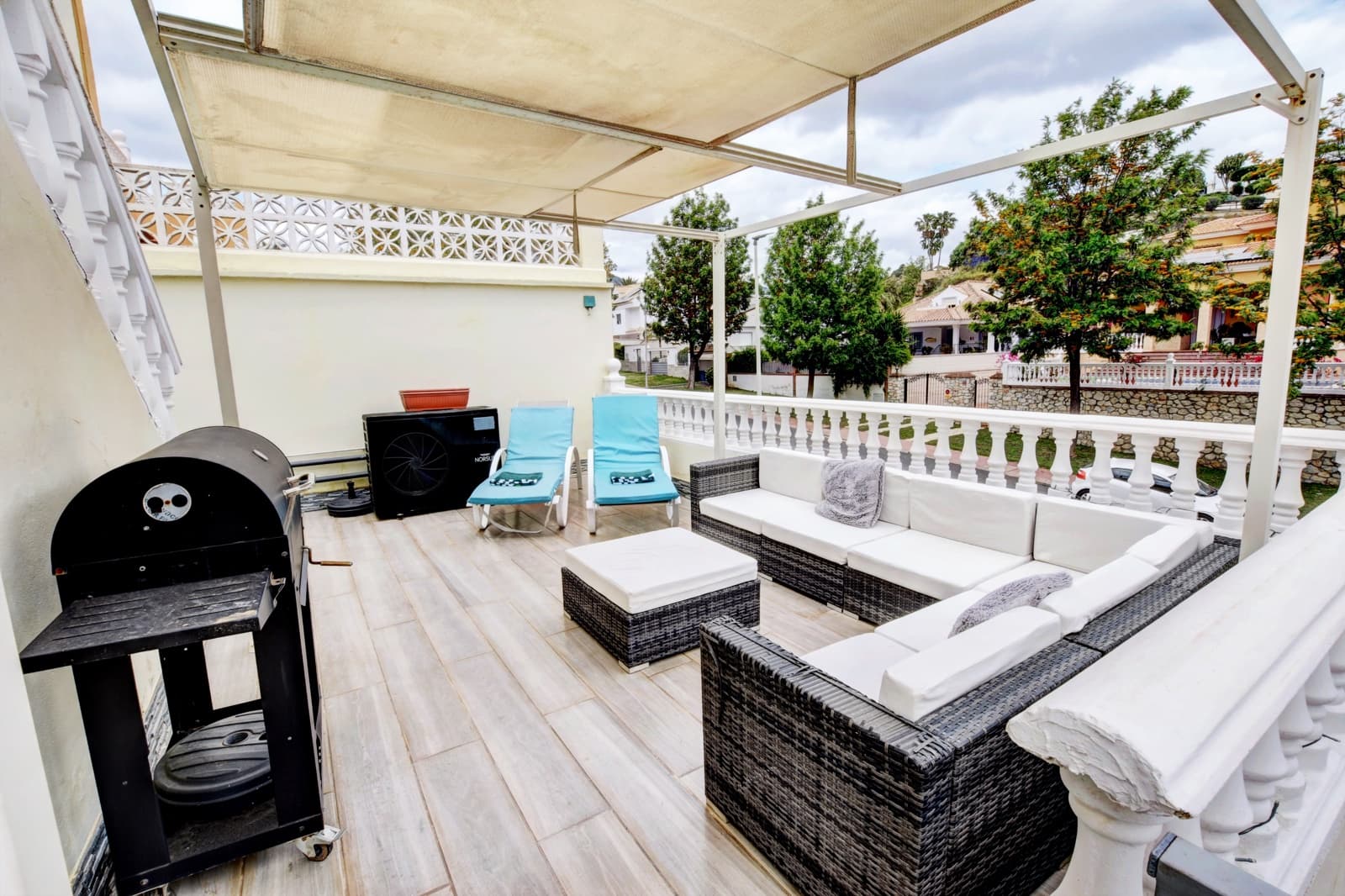 6 bedroom Semi-detached Villa for sale in Benalmadena with pool garage - € 799,000 (Ref: 9699110)