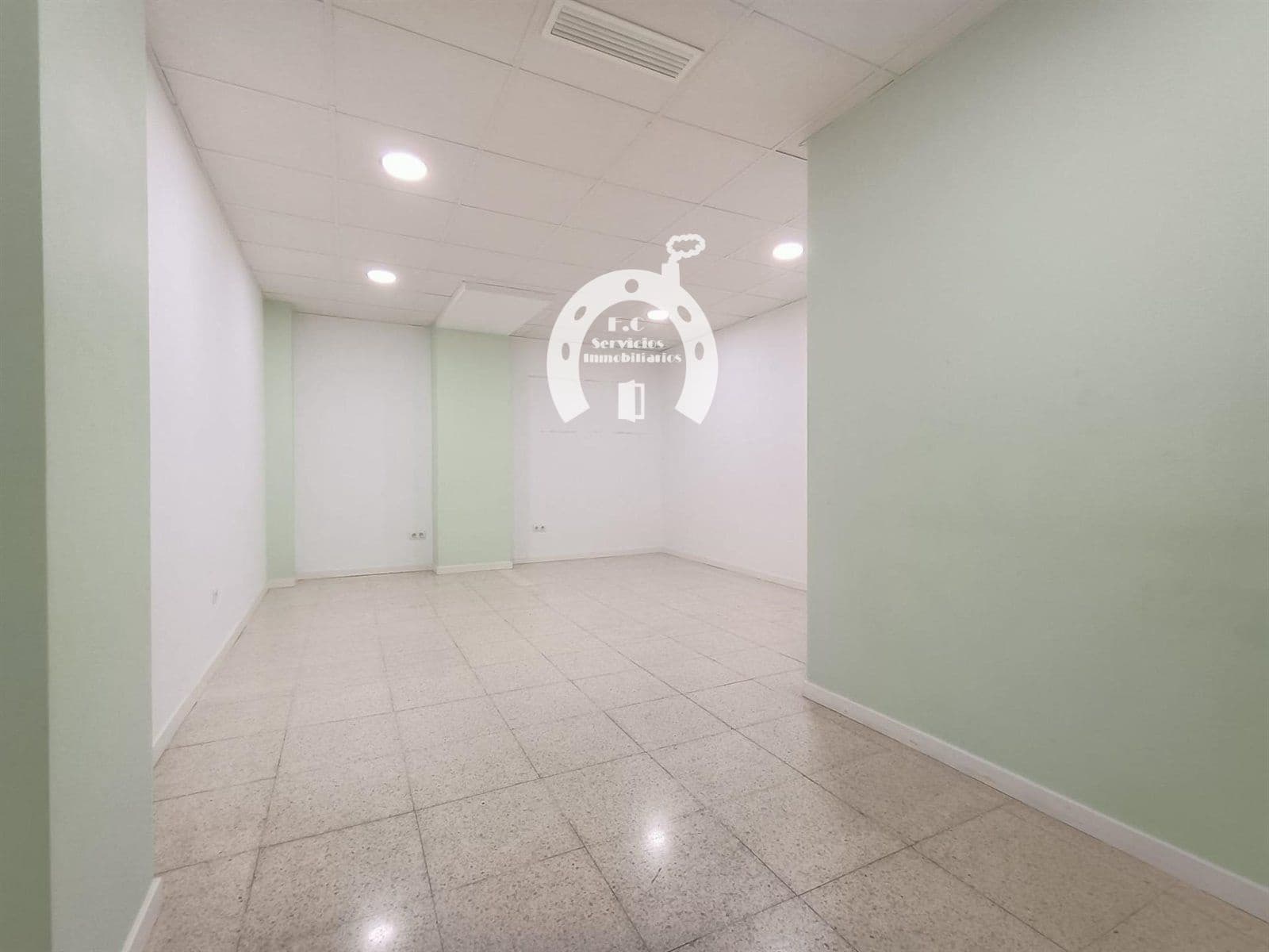Comercial para arrendar em Elche / Elx - 700 € (Ref: 10007829)