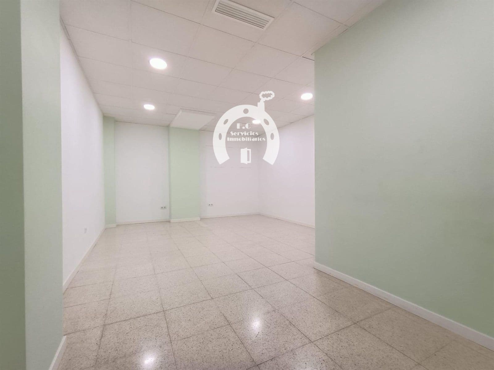 Comercial para arrendar em Elche / Elx - 700 € (Ref: 10007829)