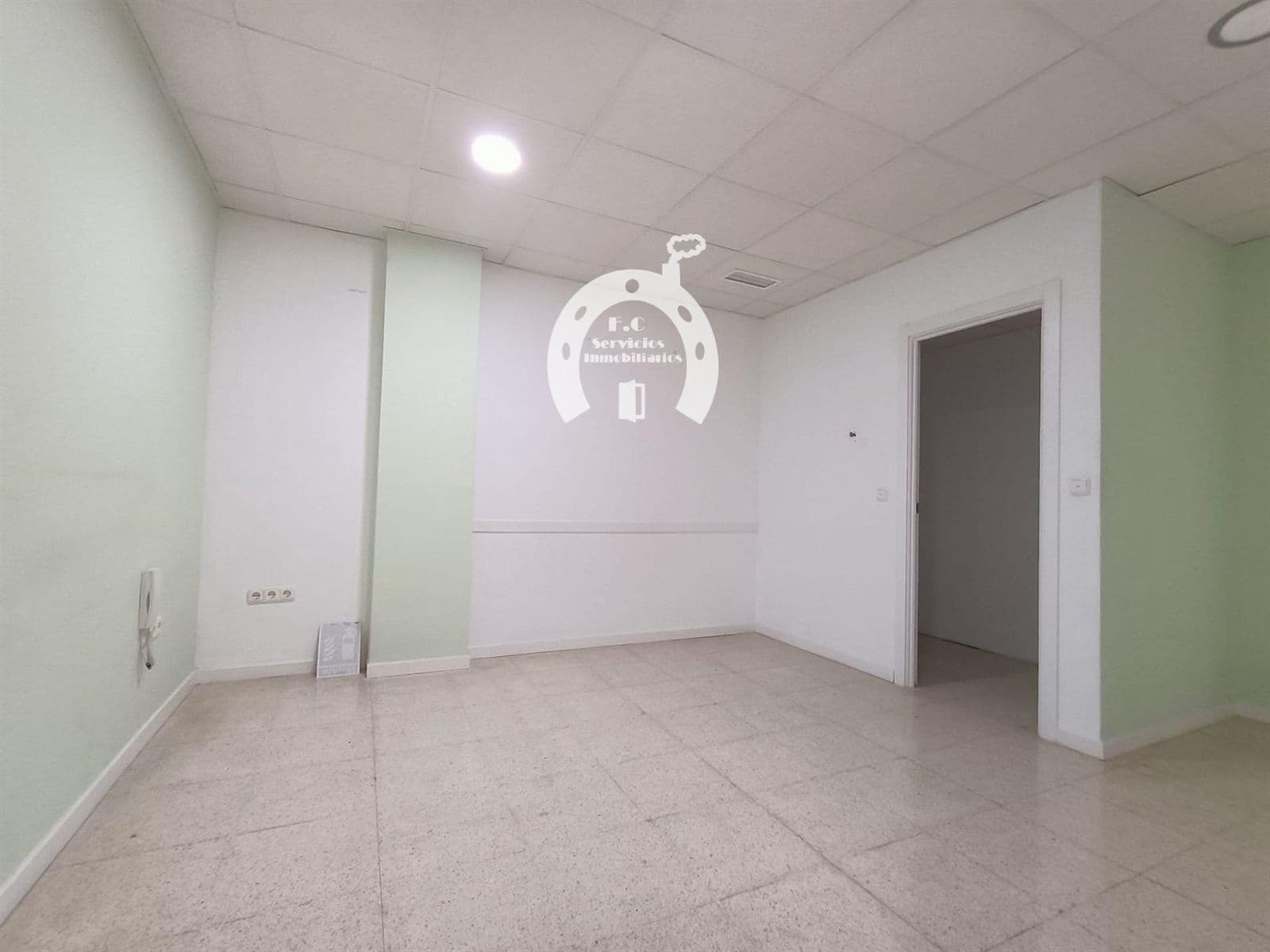 Comercial para arrendar em Elche / Elx - 700 € (Ref: 10007829)