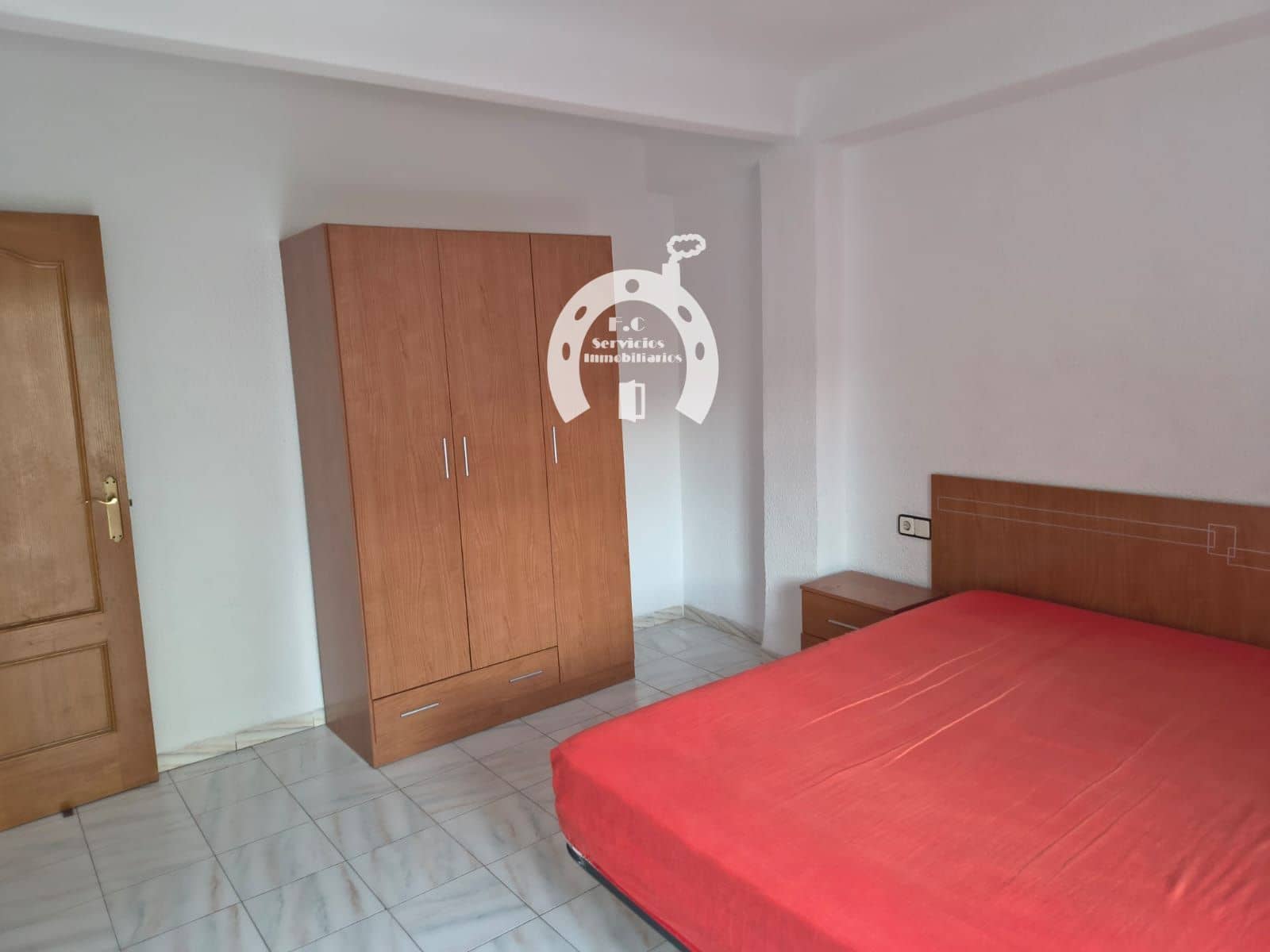 Flat for rent in Elche / Elx - € 800 (Ref: 10007854)