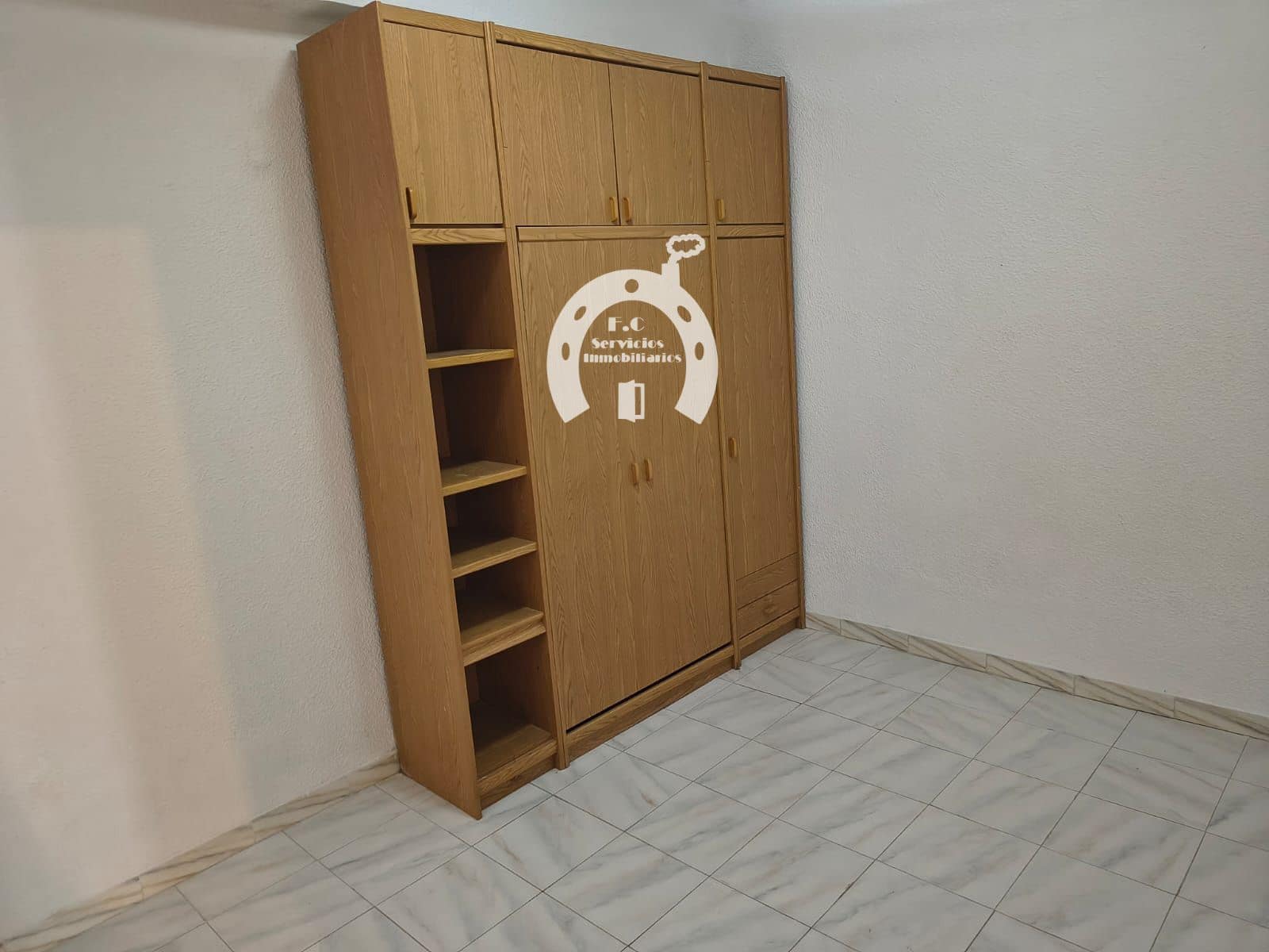 Flat for rent in Elche / Elx - € 800 (Ref: 10007854)