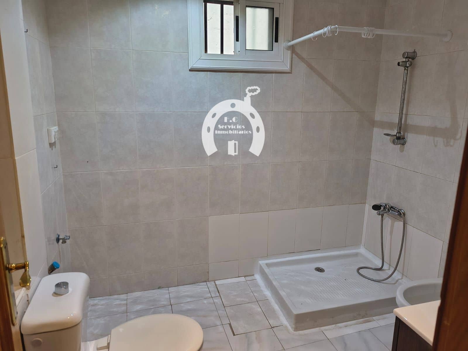 Flat for rent in Elche / Elx - € 800 (Ref: 10007854)