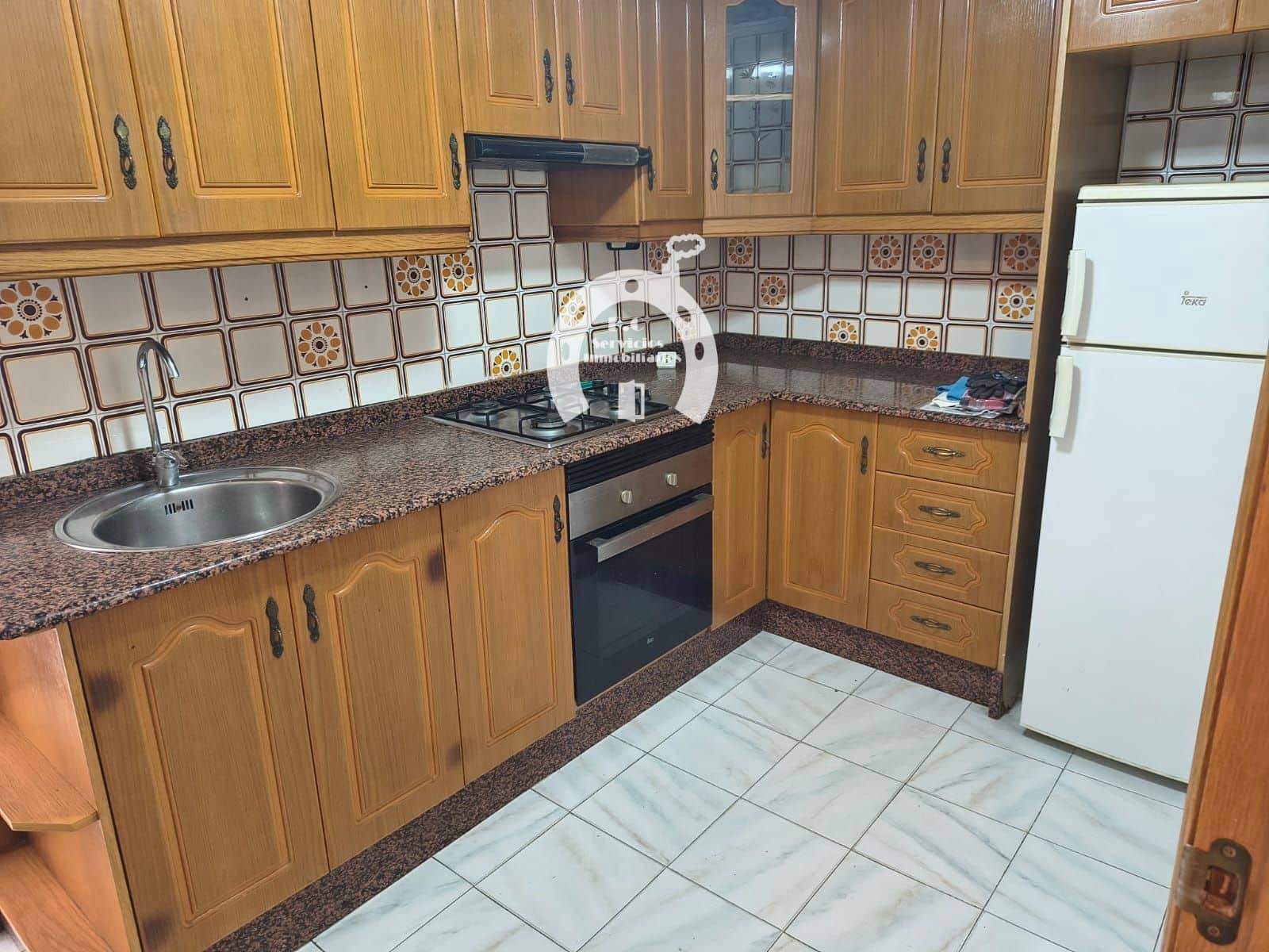 Flat for rent in Elche / Elx - € 800 (Ref: 10007854)