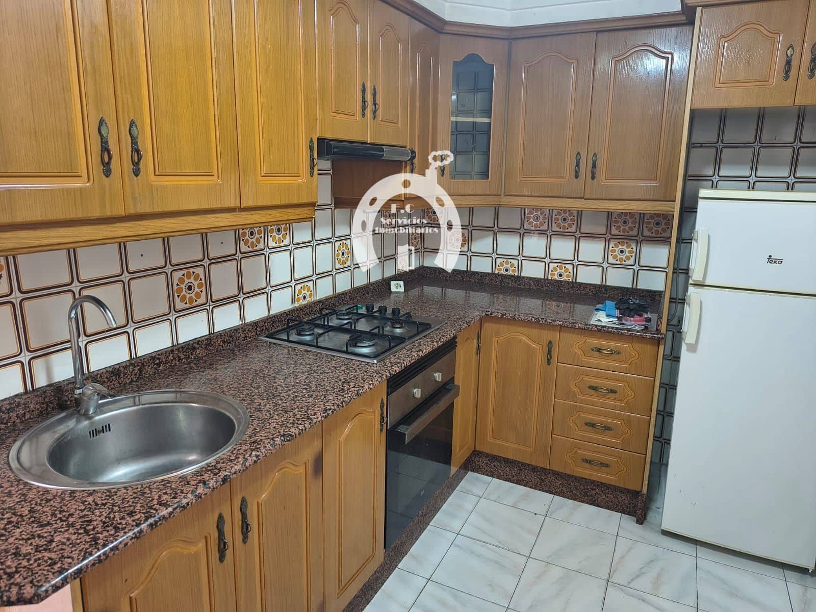 Flat for rent in Elche / Elx - € 800 (Ref: 10007854)