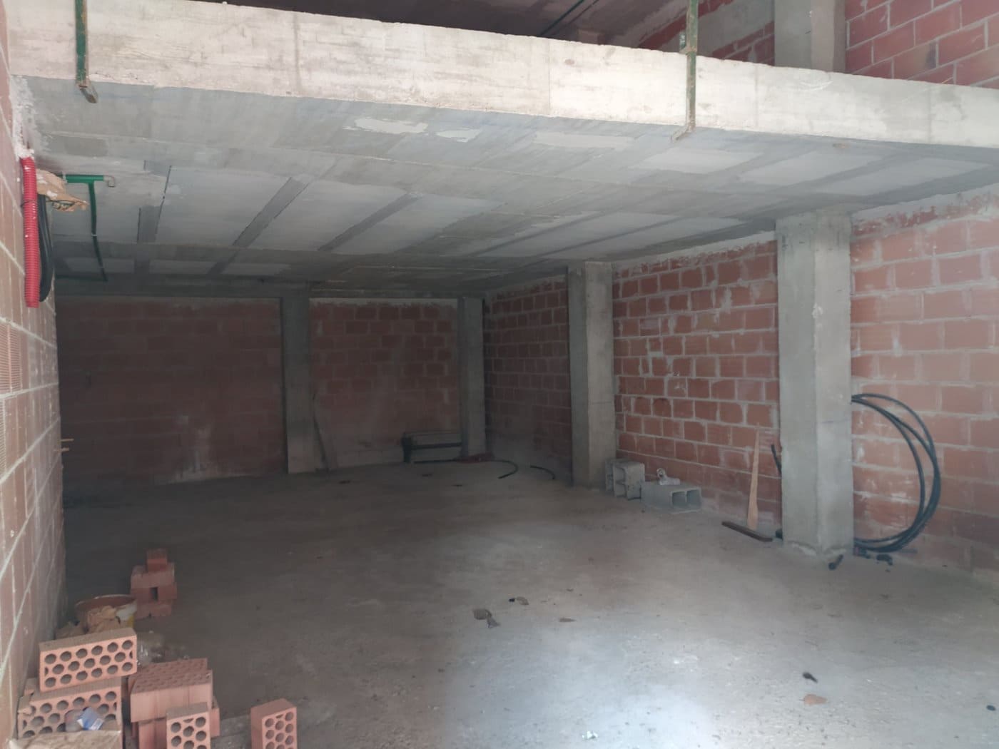 Kommersiell til leie i Cartagena - € 600 (Ref: 8688142)