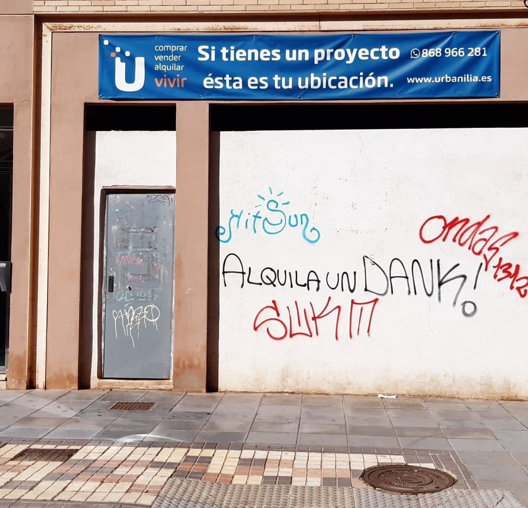 Kommersiell til leie i Cartagena - € 600 (Ref: 8688142)