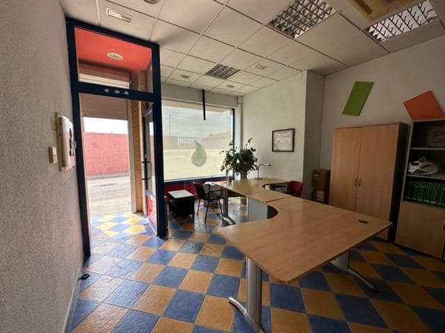 Kommersiell til leie i Cartagena - € 650 (Ref: 8688149)