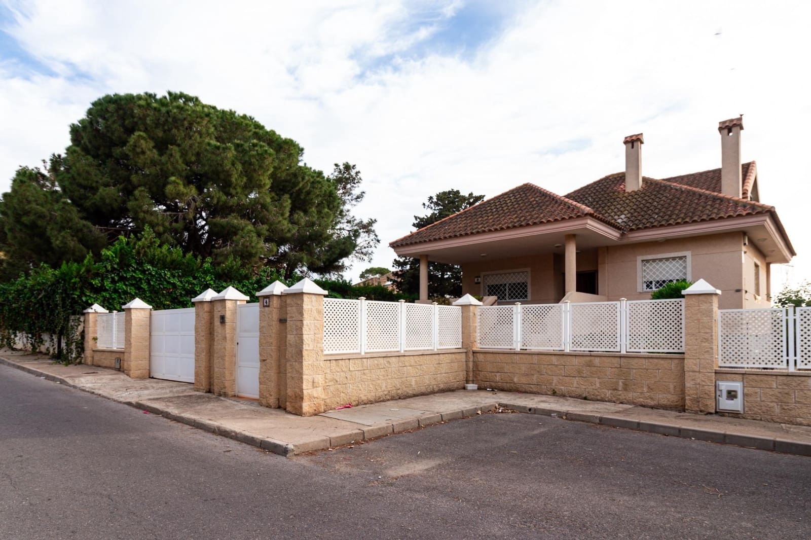 4 bedroom Villa for sale in Cartagena - € 365,000 (Ref: 8688153)