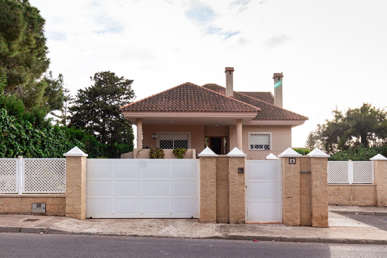 4 bedroom Villa for sale in Cartagena - € 365,000 (Ref: 8688153)