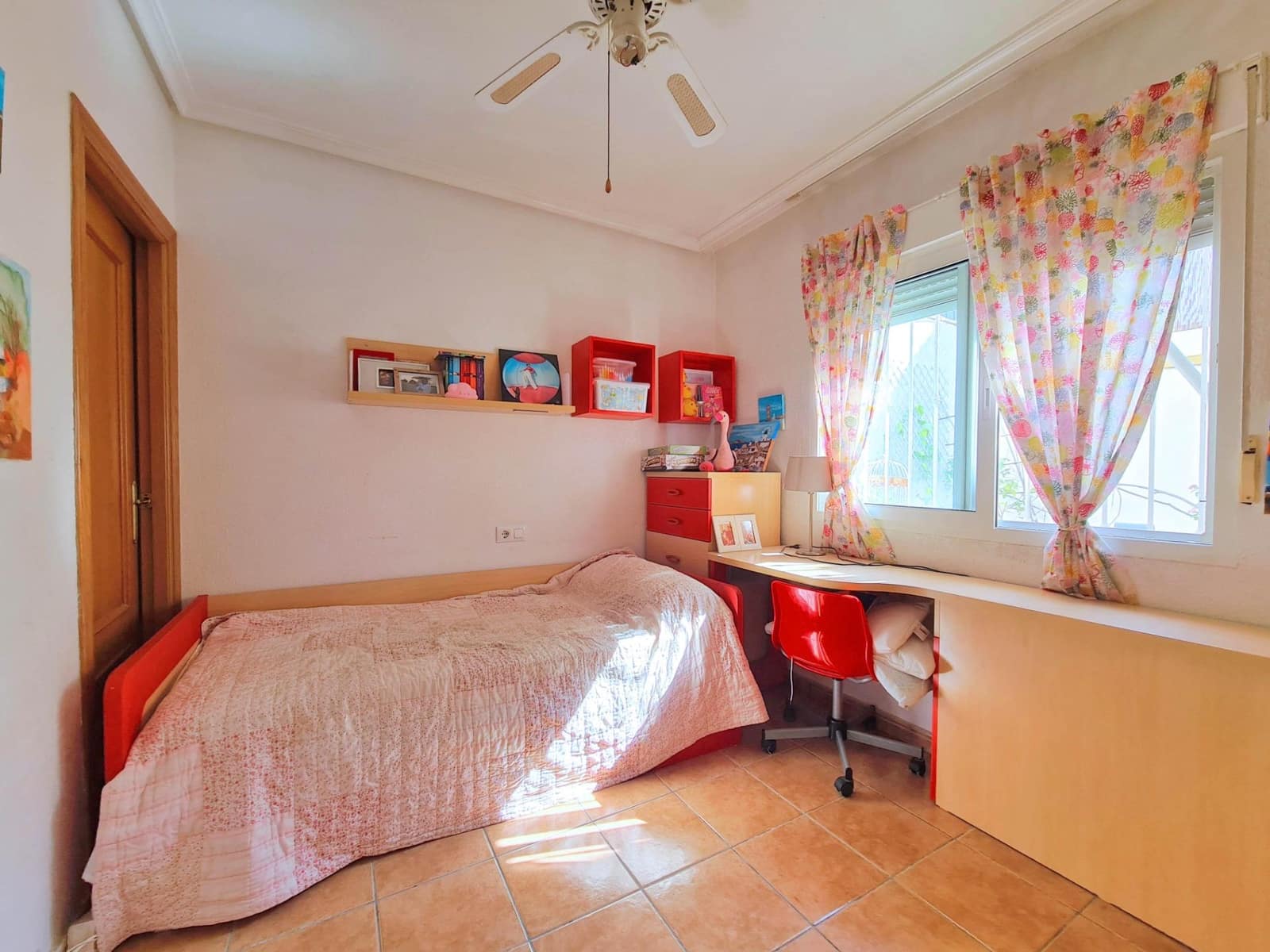 3 soveværelse Rækkehus til salg i El Carmoli med swimmingpool - € 220.000 (Ref: 8688182)