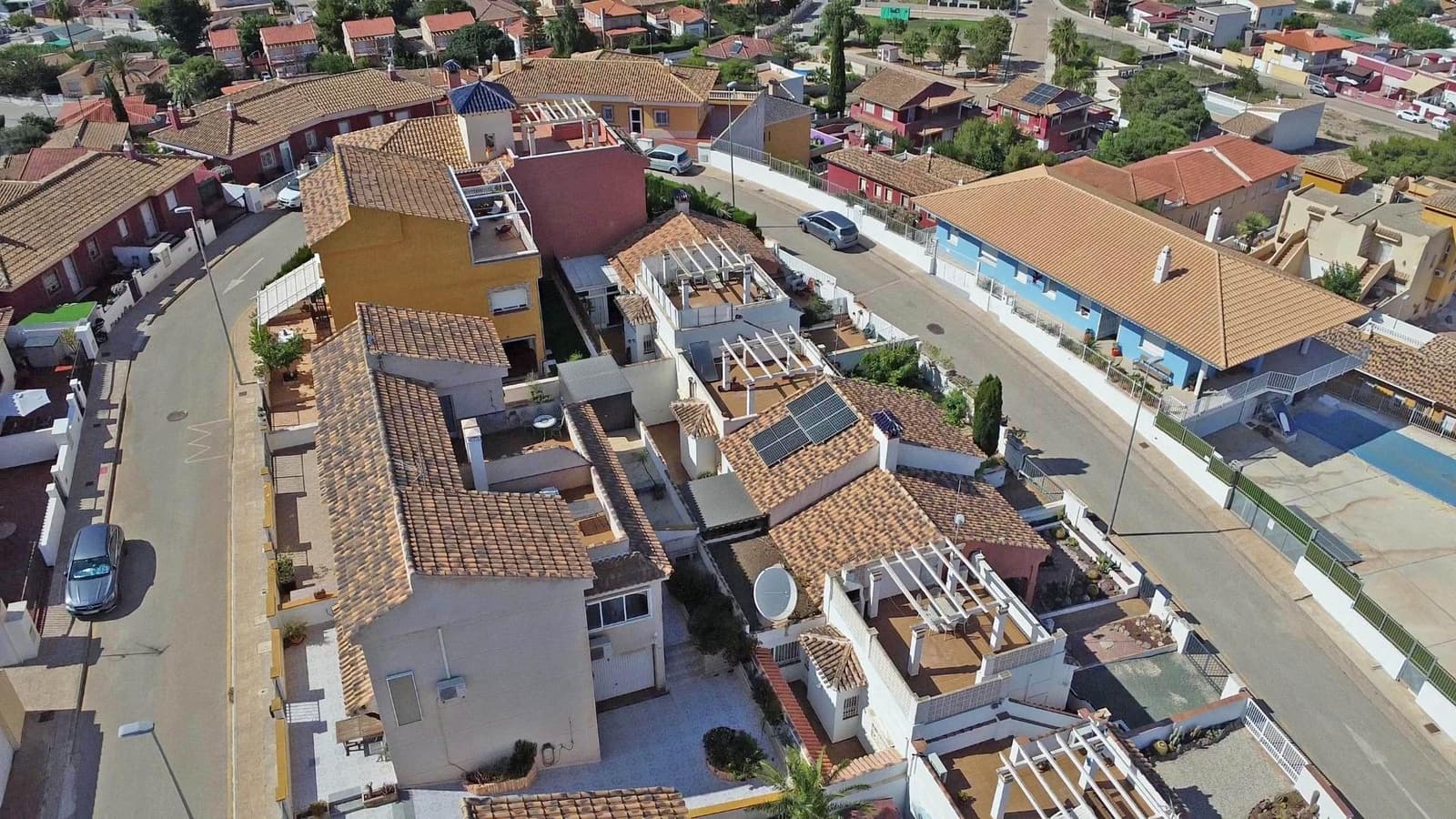 3 soveværelse Rækkehus til salg i El Carmoli med swimmingpool - € 220.000 (Ref: 8688182)