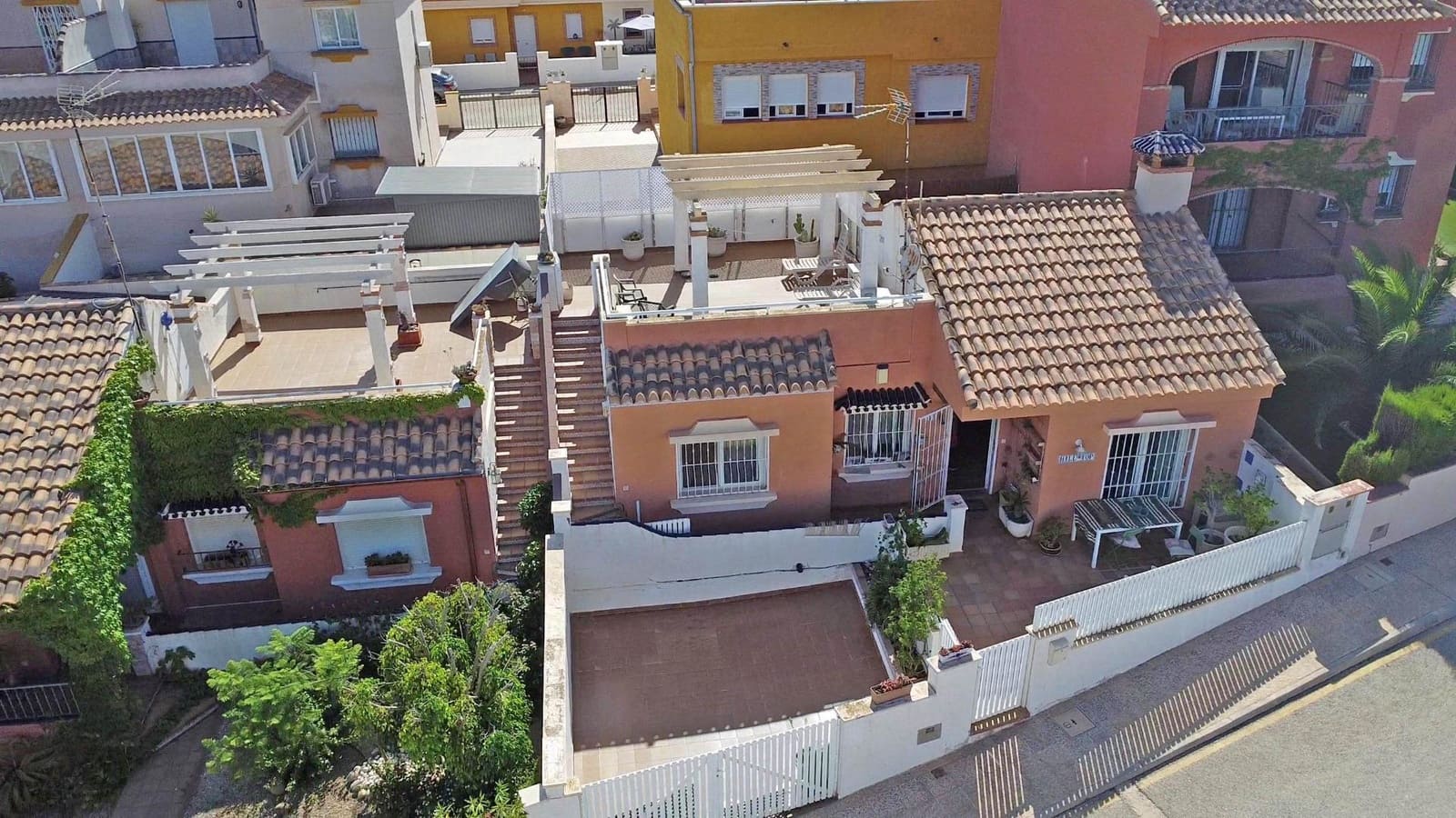 3 soveværelse Rækkehus til salg i El Carmoli med swimmingpool - € 220.000 (Ref: 8688182)