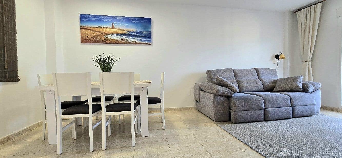 2 soverom Penthouse til leie i Playa Honda med svømmebasseng garasje - € 750 (Ref: 8946214)