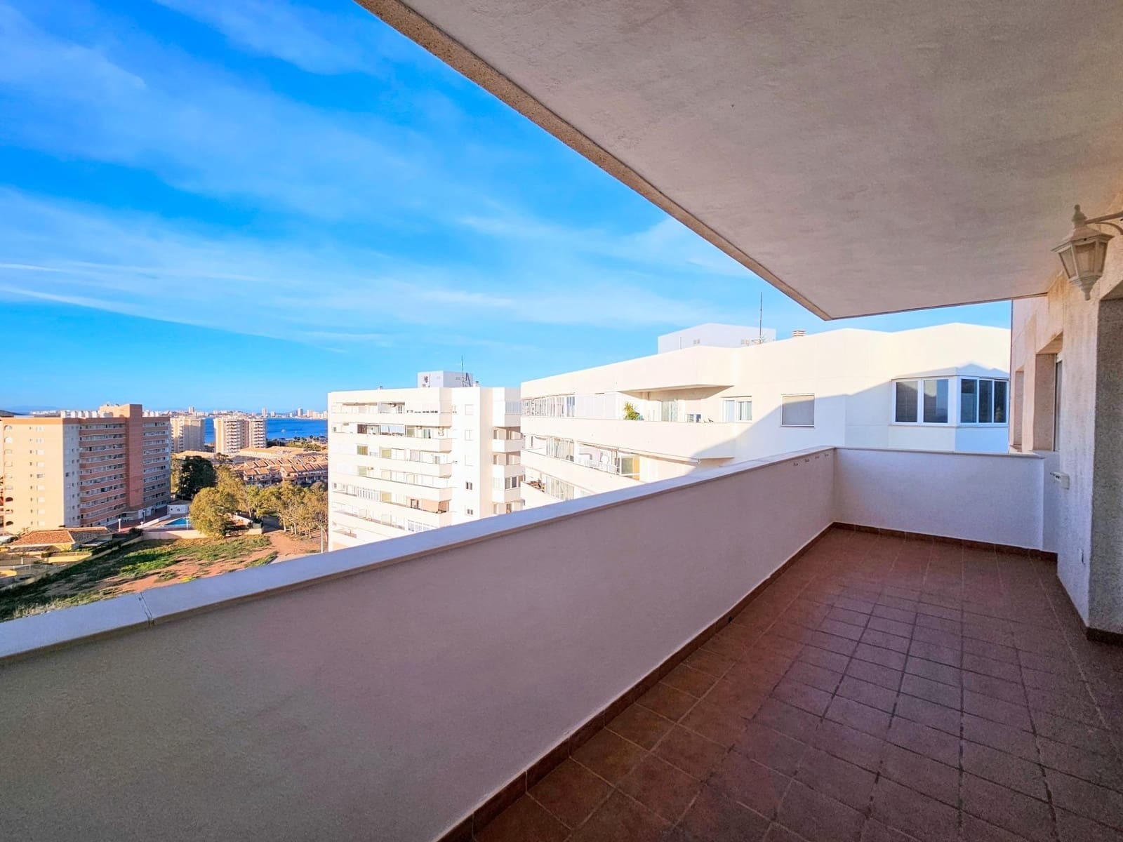 2 soverom Penthouse til leie i Playa Honda med svømmebasseng garasje - € 750 (Ref: 8946214)