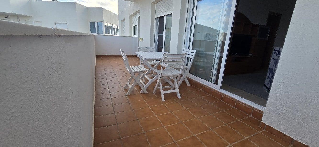 2 soverom Penthouse til leie i Playa Honda med svømmebasseng garasje - € 750 (Ref: 8946214)