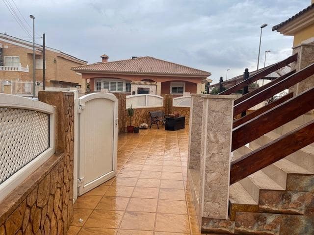 4 camera da letto Villa in vendita in Santa Ana con garage - 325.000 € (Rif: 8998821)
