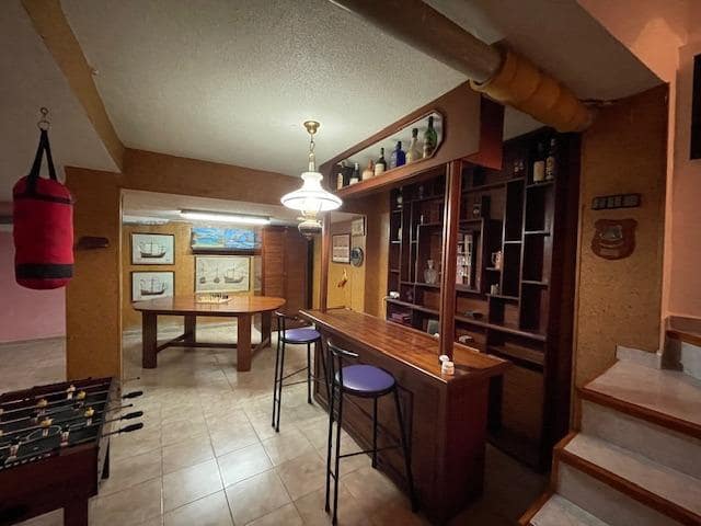 4 bedroom Villa for sale in Cartagena - € 550,000 (Ref: 9355985)