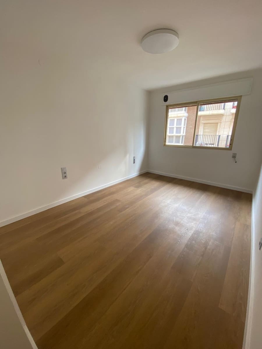 4 bedroom Flat for rent in Cartagena with garage - € 1,350 (Ref: 9533877)