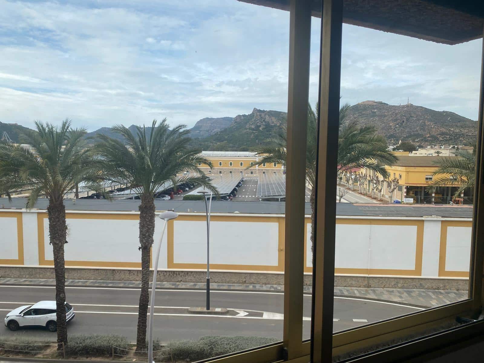 4 bedroom Flat for rent in Cartagena with garage - € 1,350 (Ref: 9533877)