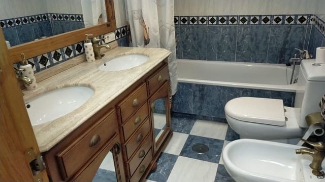 Piso de 4 habitaciones en Cartagena en venta - 398.000 € (Ref: 9571345)