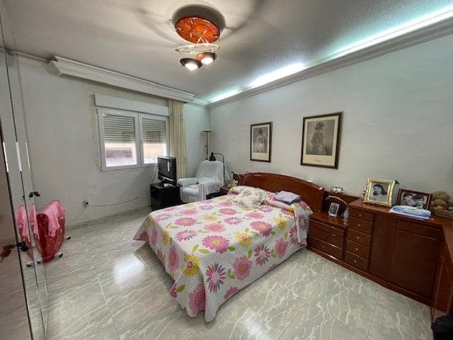 Apartamento de 4 habitaciones en Cartagena en venta - 215.000 € (Ref: 9804771)