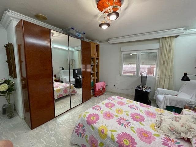 Apartamento de 4 habitaciones en Cartagena en venta - 215.000 € (Ref: 9804771)