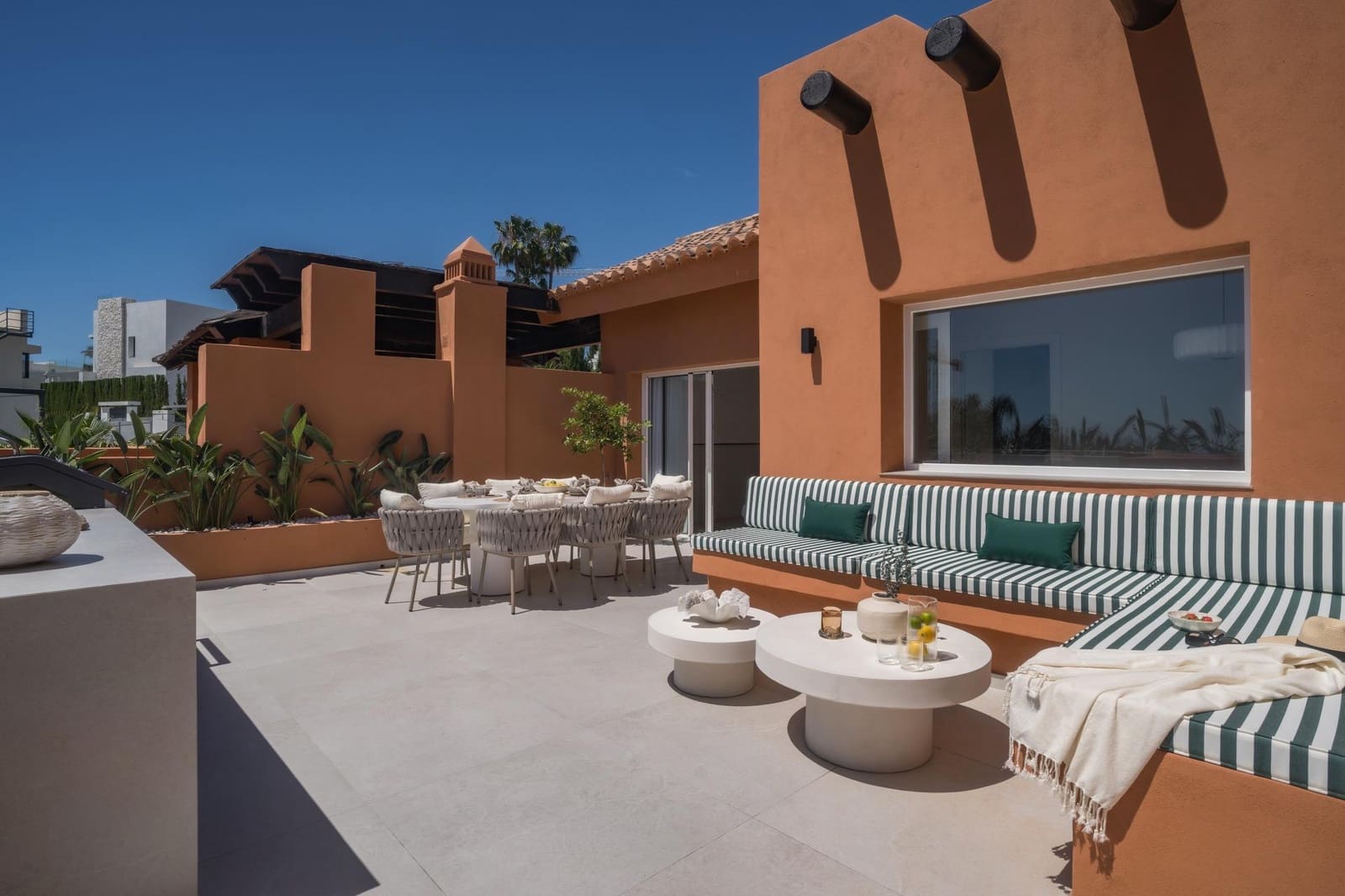 4 bedroom Penthouse for sale in Nueva Andalucia with pool garage - € 1,850,000 (Ref: 9048710)