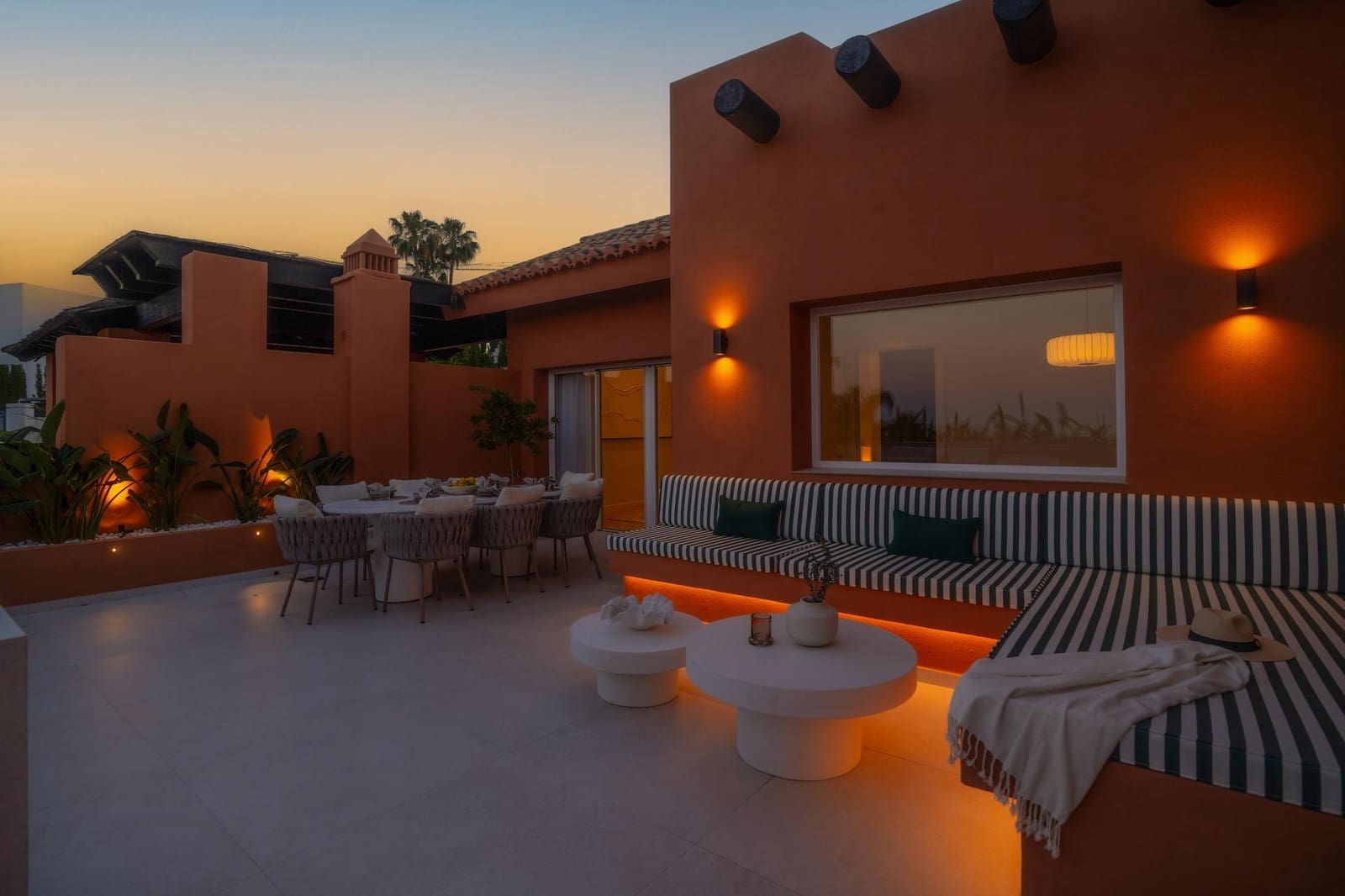 4 bedroom Penthouse for sale in Nueva Andalucia with pool garage - € 1,850,000 (Ref: 9048710)