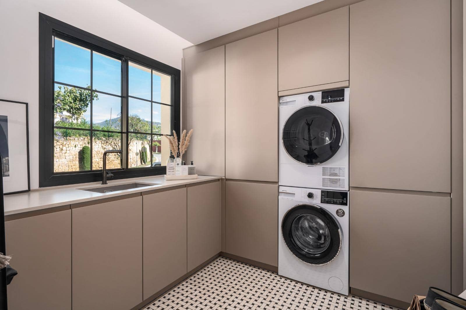 3 bedroom Penthouse for sale in La Quinta with garage - € 1,950,000 (Ref: 9048711)