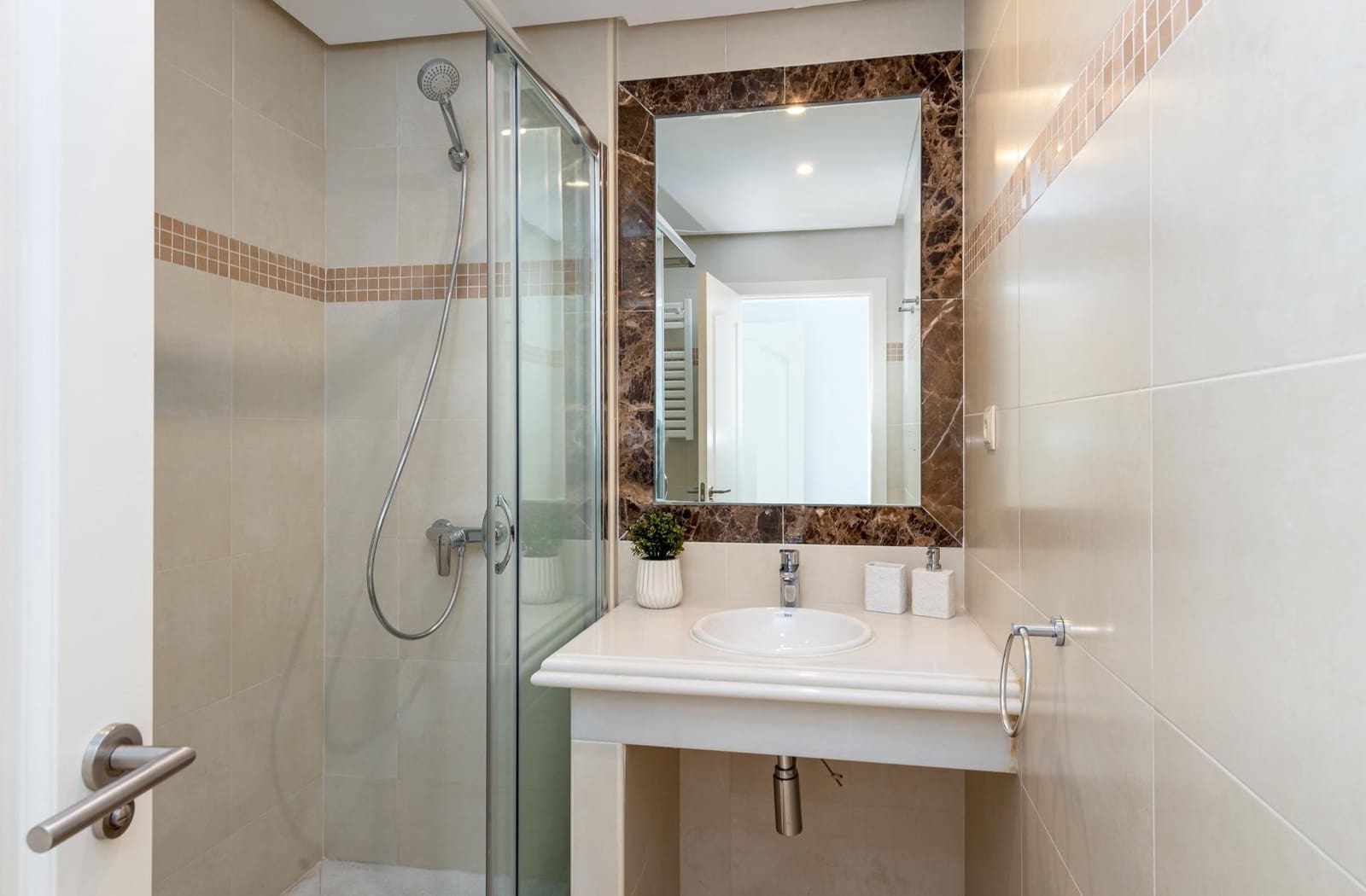 4 bedroom Villa for sale in Estepona - € 718,693 (Ref: 9493996)