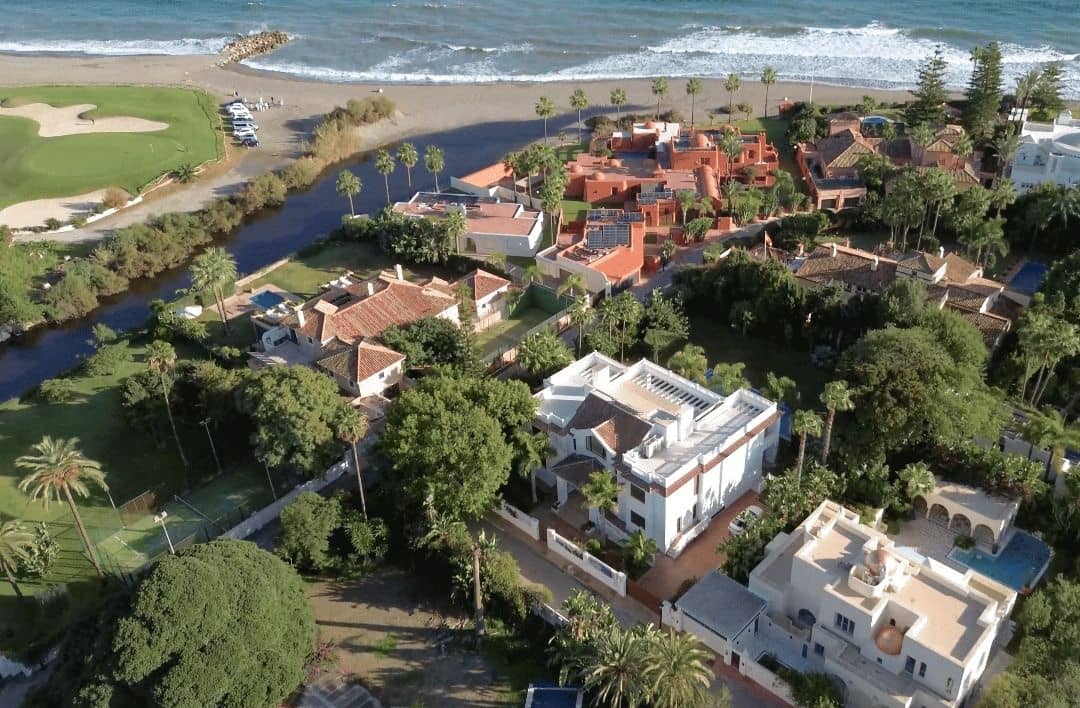 Villa for sale in Estepona - € 5,190,000 (Ref: 9494003)