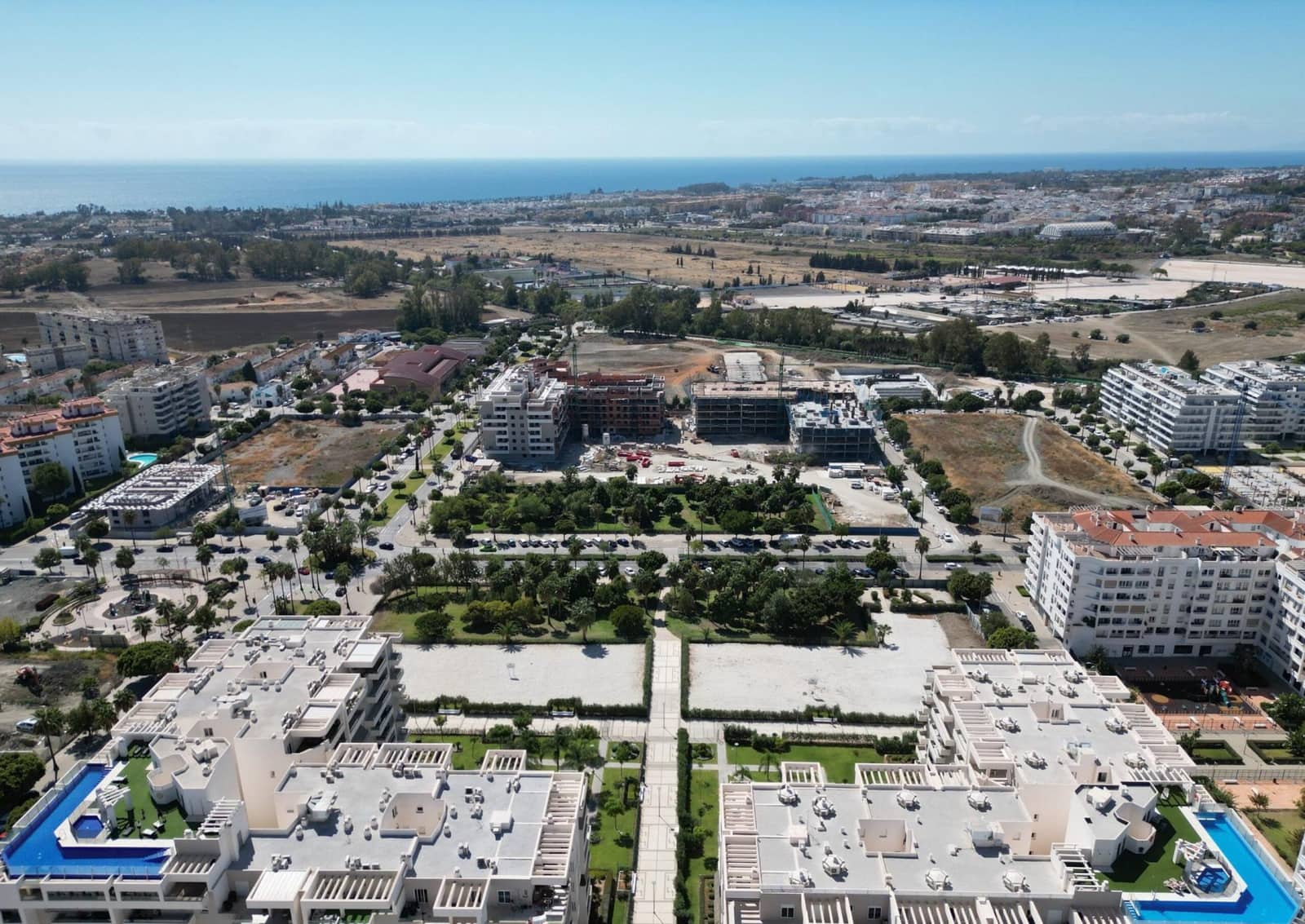 2 bedroom Apartment for sale in Marbella with pool - € 455,000 (Ref: 9494021)