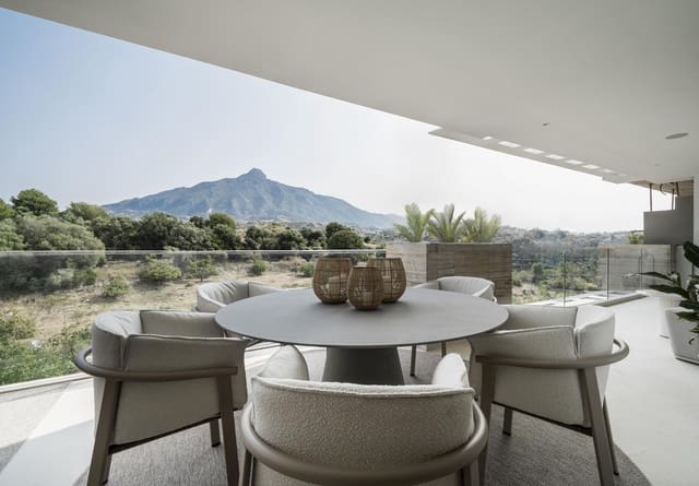 2 bedroom Penthouse for sale in Aloha Golf, Marbella with pool - € 2,103,000 (Ref: 9494043)