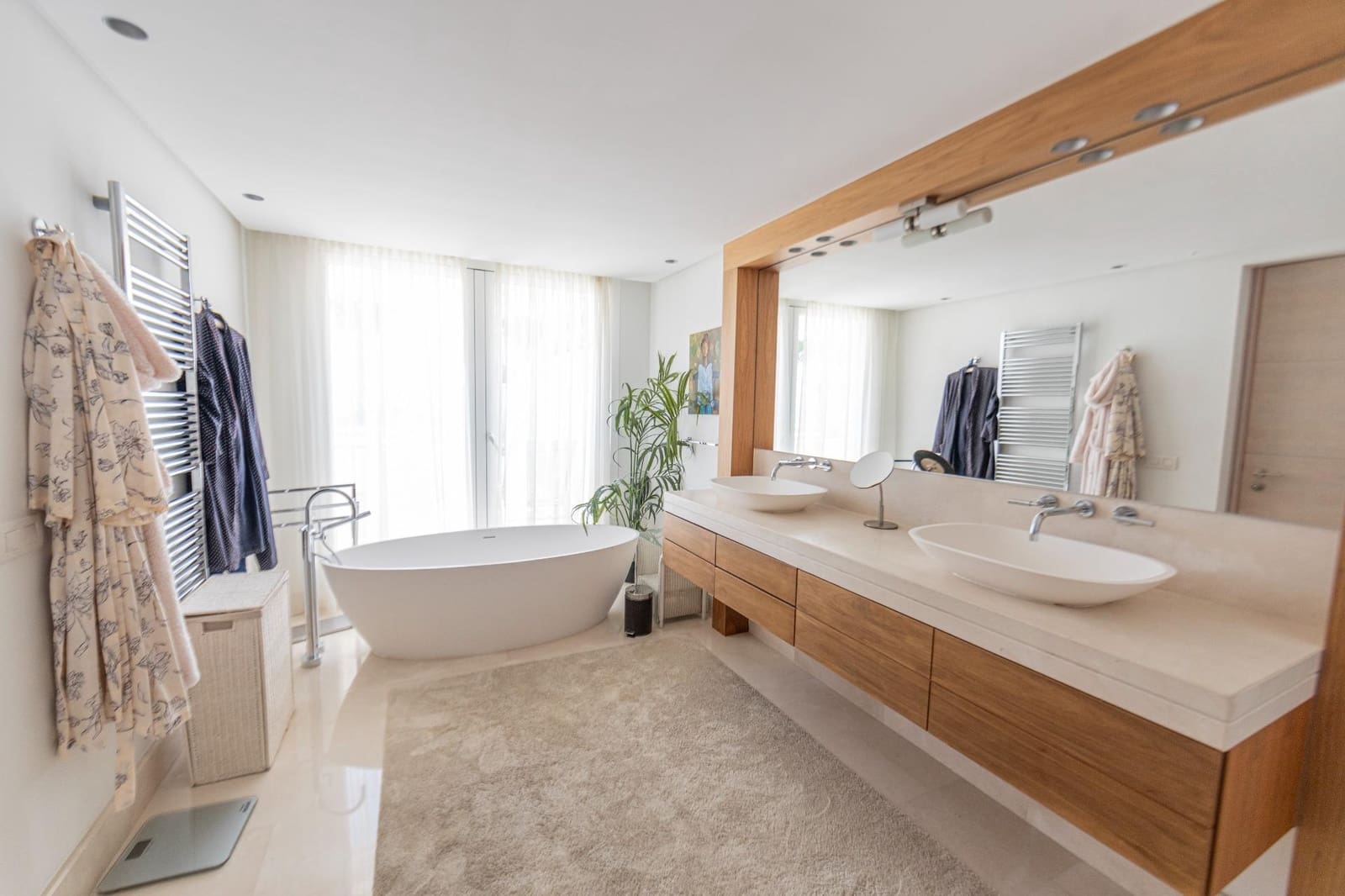 3 bedroom Penthouse for sale in Marbella with pool garage - € 5,750,000 (Ref: 9502251)