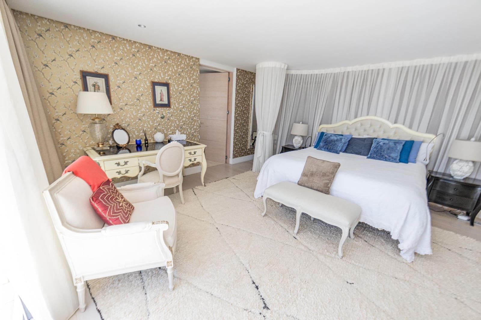 3 bedroom Penthouse for sale in Marbella with pool garage - € 5,750,000 (Ref: 9502251)