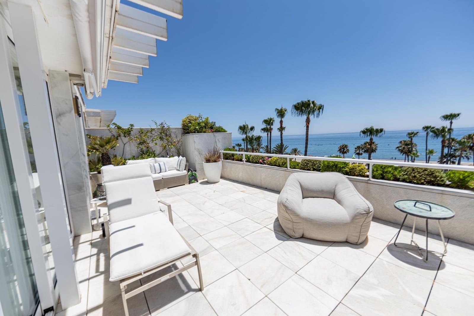 3 bedroom Penthouse for sale in Marbella with pool garage - € 5,750,000 (Ref: 9502251)