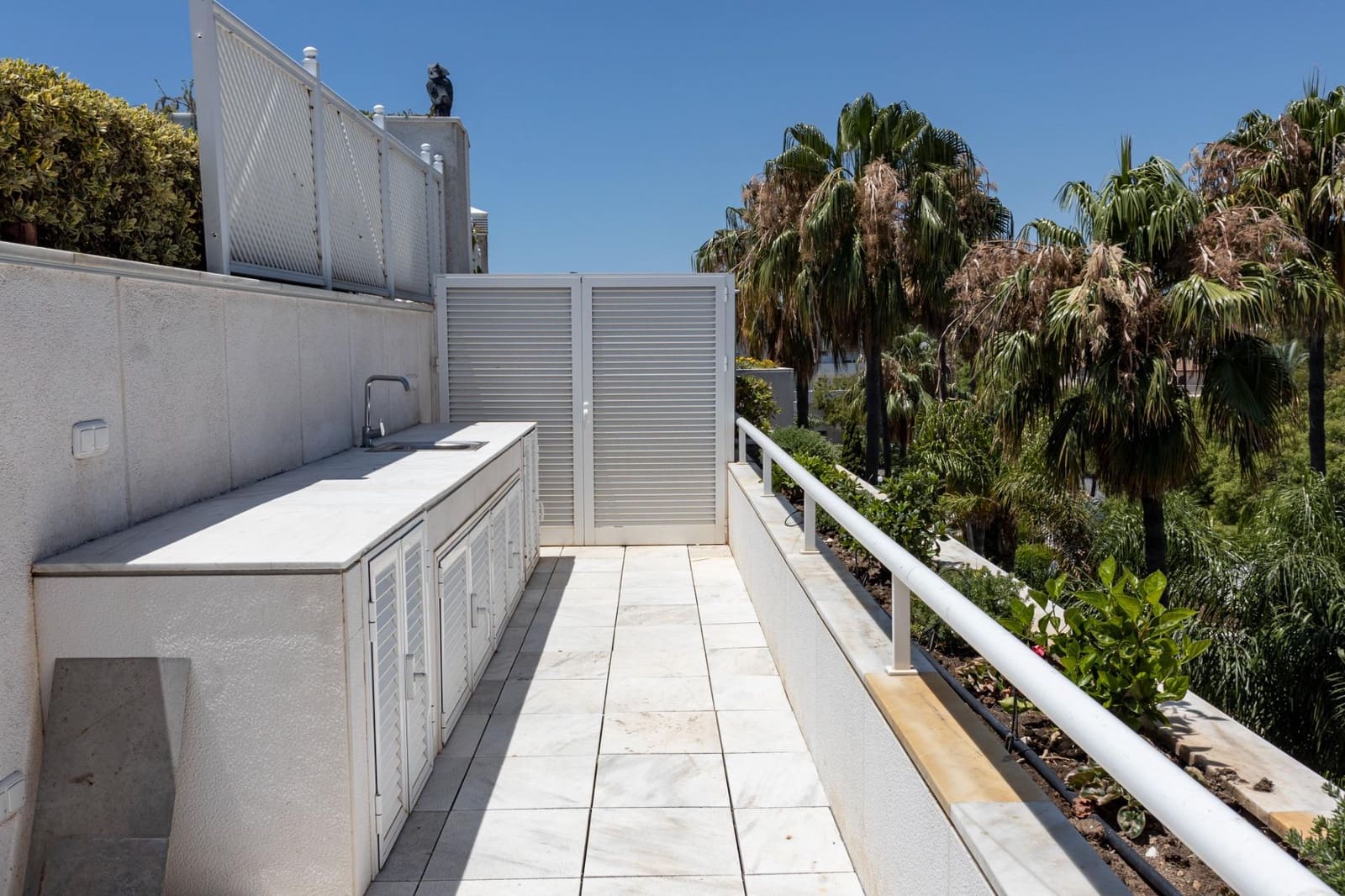 3 bedroom Penthouse for sale in Marbella with pool garage - € 5,750,000 (Ref: 9502251)