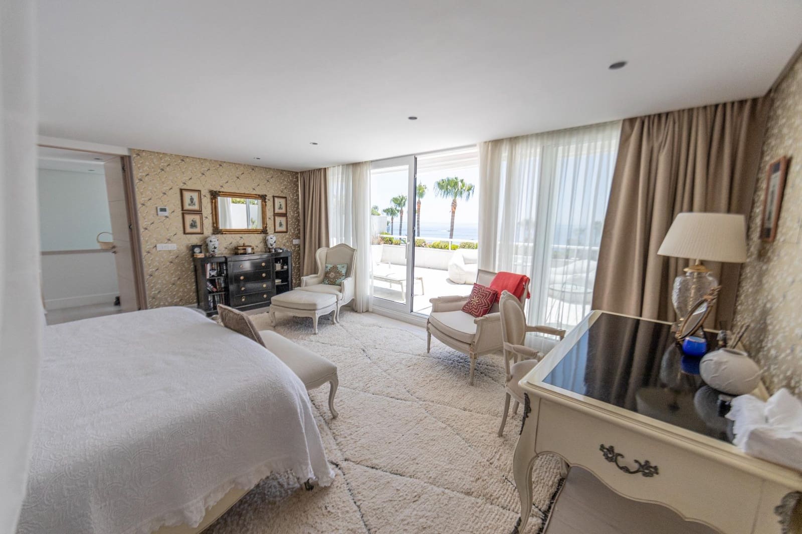 3 bedroom Penthouse for sale in Marbella with pool garage - € 5,750,000 (Ref: 9502251)