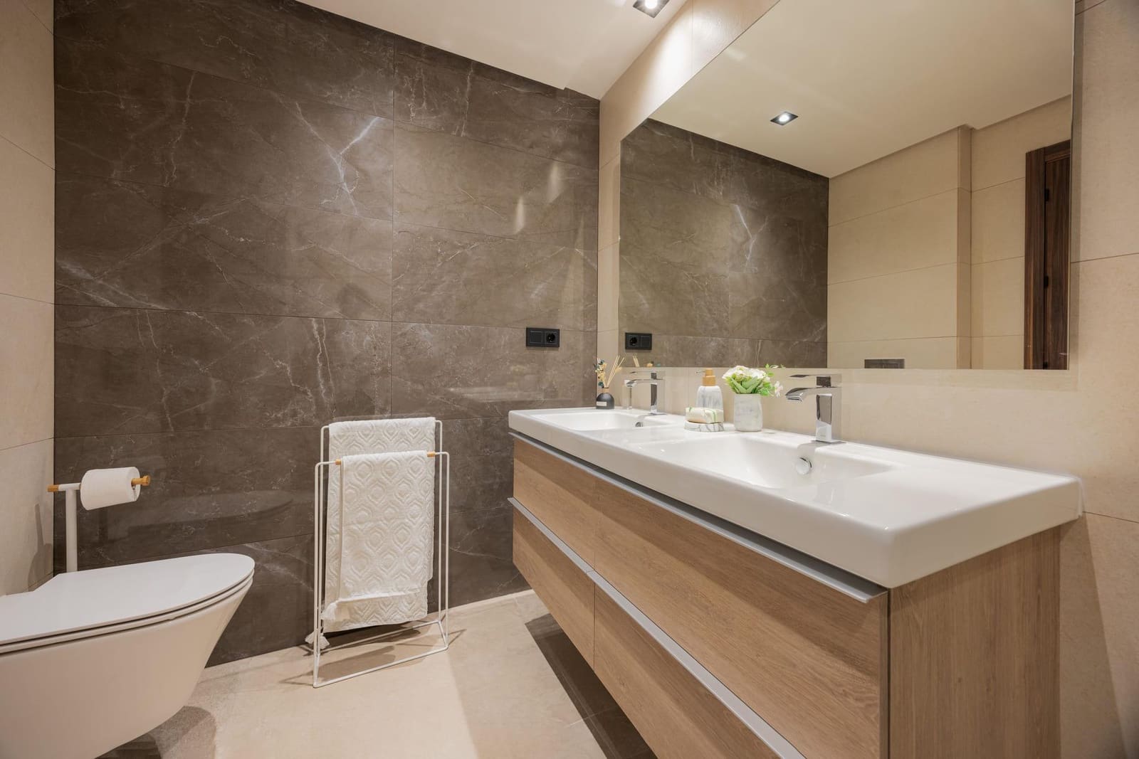 3 Zimmer Penthouse zu verkaufen in Nueva Andalucia mit Pool - 950.000 € (Ref: 9502285)