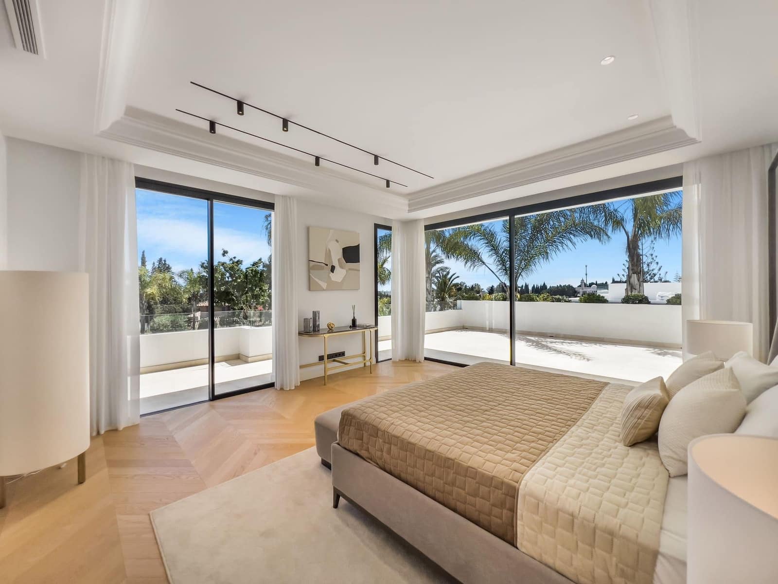 6 bedroom Villa for sale in Marbella - € 6,400,000 (Ref: 9502295)
