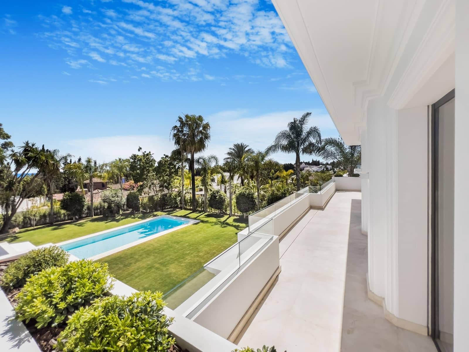 6 bedroom Villa for sale in Marbella - € 6,400,000 (Ref: 9502295)