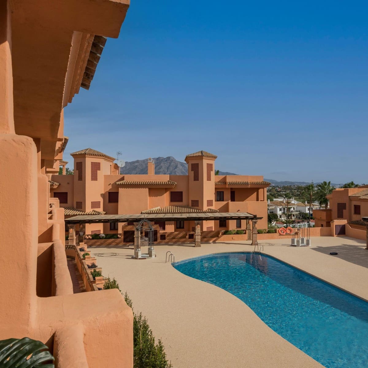 3 bedroom Apartment for sale in Benahavis with pool - € 425,000 (Ref: 9621760)