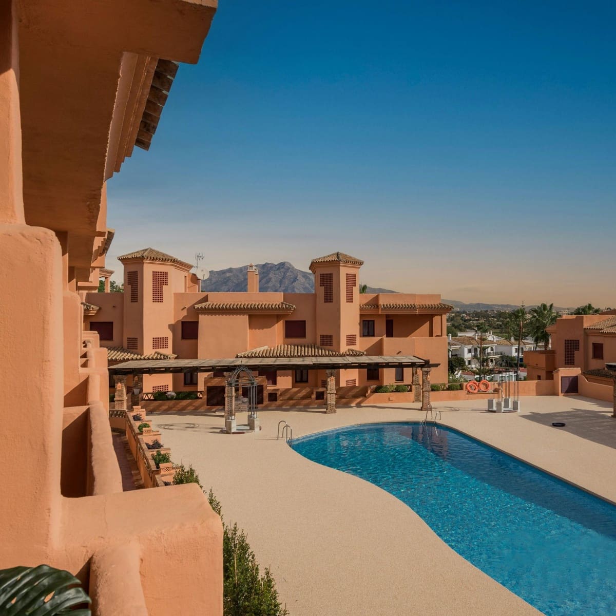 3 bedroom Apartment for sale in Benahavis with pool - € 425,000 (Ref: 9621760)