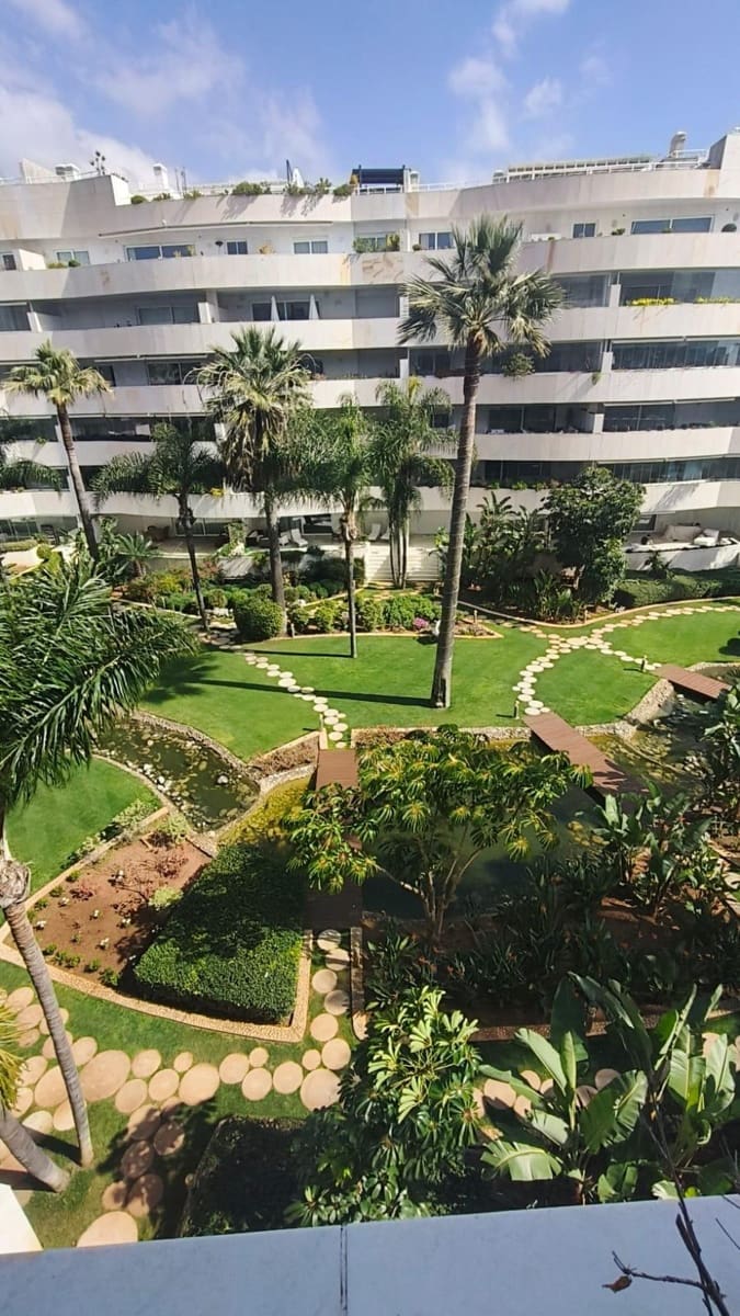 2 slaapkamer Appartement te koop in Puerto Banus met zwembad - € 1.175.000 (Ref: 9674184)